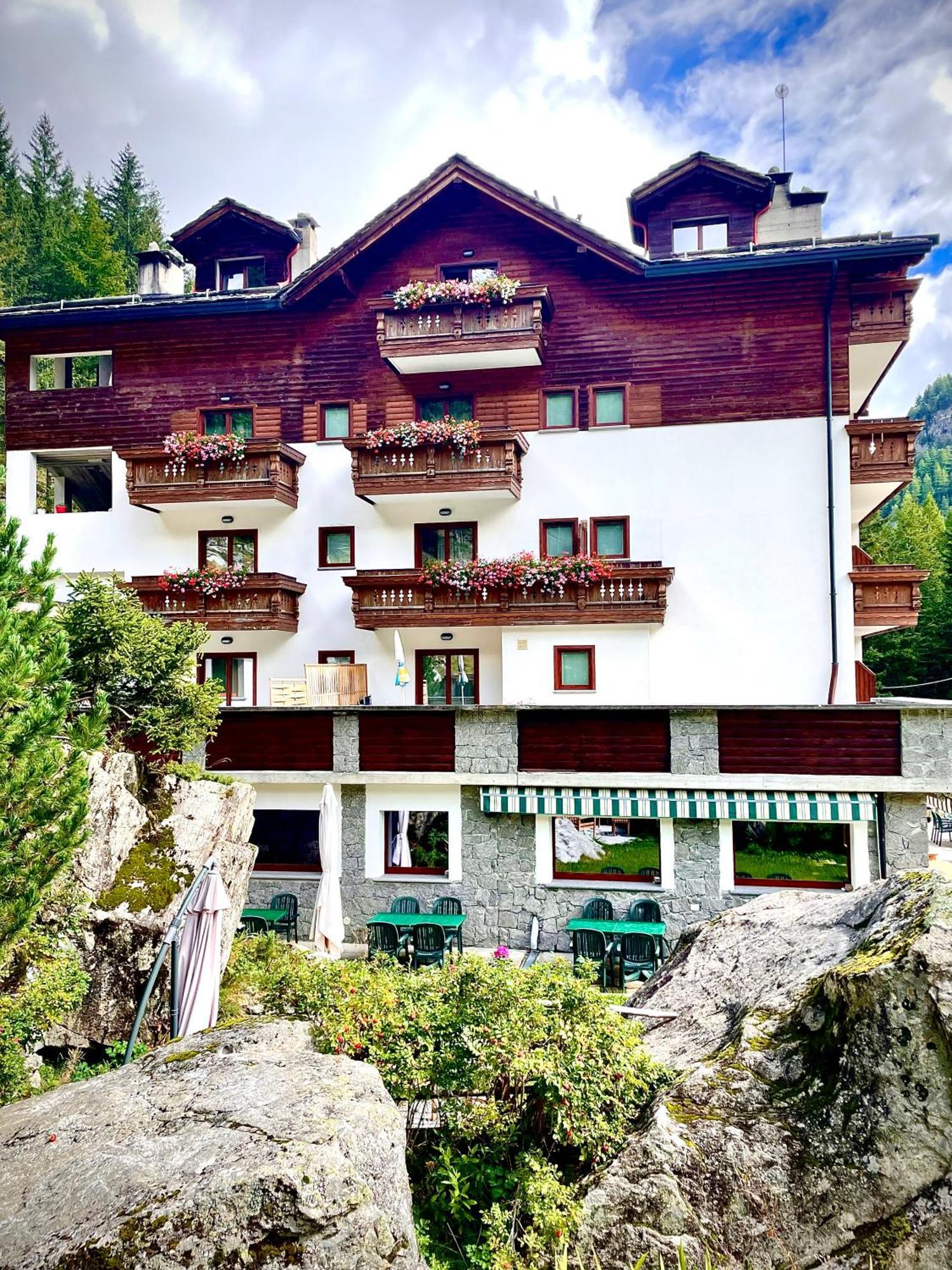 Hotel Gembro Chiesa in Valmalenco Exterior foto
